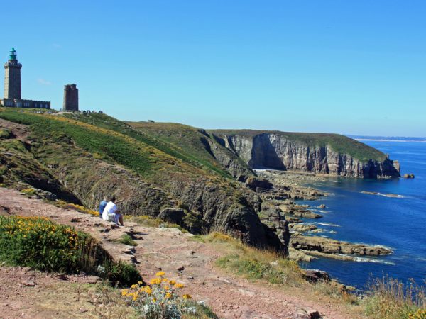 Falaises du cap Fr&eacute;hel en Bretagne, France