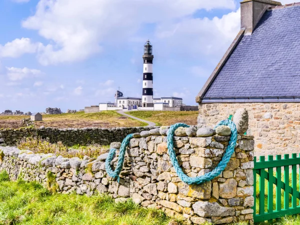 Visiter-Ouessant-Phare-de-Cr&eacute;ach-scaled
