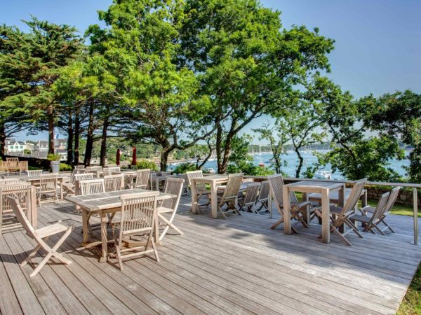 villa-tri-men-2462-terrasse-@ChateauxetHotelsCollection-1200x800